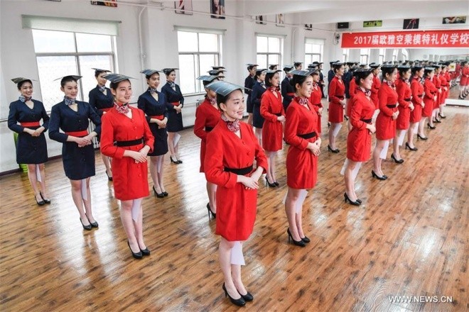 Bên trong lò đào tạo tiếp viên hàng không Trung Quốc - ảnh 2