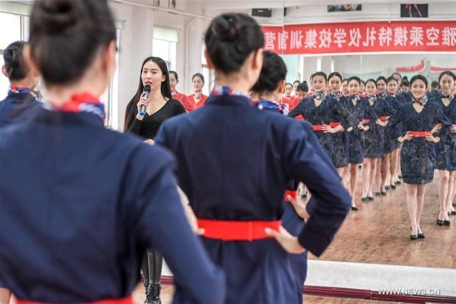 Bên trong lò đào tạo tiếp viên hàng không Trung Quốc - ảnh 3