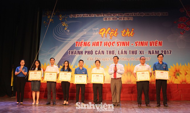 Tuyên dương 77 'sinh viên 5 tốt' thành phố Cần Thơ - ảnh 1