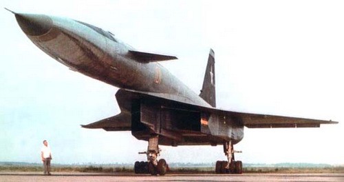 Sukhoi T-4 - oanh tạc cơ sở hữu 600 bằng phát minh của Liên Xô - ảnh 1