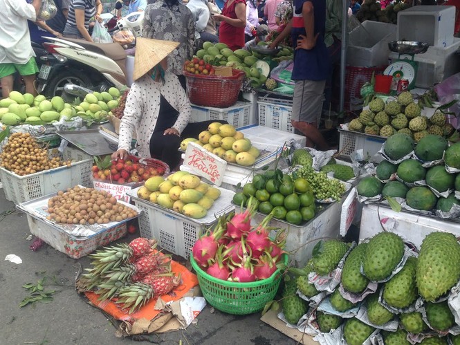 Hoa tết ở TPHCM bắt đầu “sổ” hàng - ảnh 1