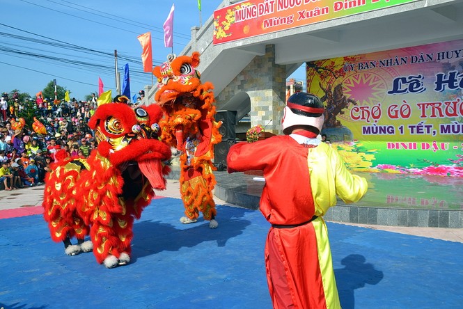 Hàng ngàn người dân náo nức đi dự Lễ hội Chợ Gò - ảnh 4