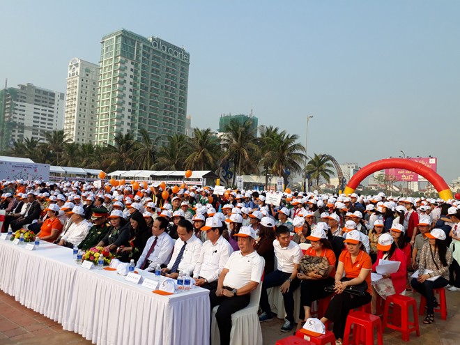Hoa hậu Đỗ Mỹ Linh tham gia các hoạt động ngày vì cộng đồng tại Đà Nẵng - ảnh 1