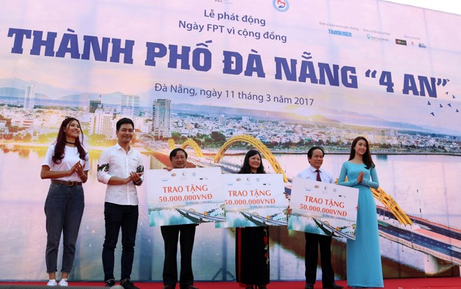 Hoa hậu Đỗ Mỹ Linh tham gia các hoạt động ngày vì cộng đồng tại Đà Nẵng - ảnh 2