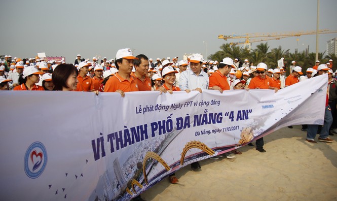 Hoa hậu Đỗ Mỹ Linh tham gia các hoạt động ngày vì cộng đồng tại Đà Nẵng - ảnh 4
