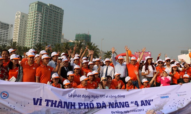 Hoa hậu Đỗ Mỹ Linh tham gia các hoạt động ngày vì cộng đồng tại Đà Nẵng - ảnh 8