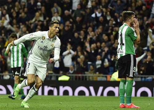 Qua mặt Barca, Real giành lại vị trí dẫn đầu La Liga - ảnh 2