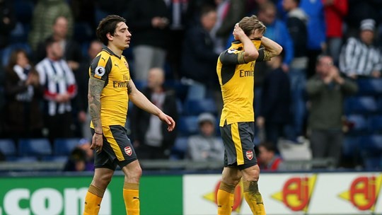 Sắp mất phao cứu sinh, Wenger muốn Arsenal sống sao? - ảnh 1