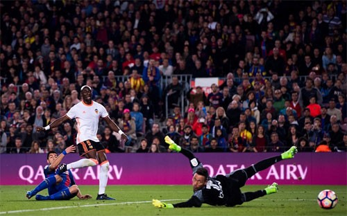 Messi lập cú đúp, Barca thắng đậm Valencia - ảnh 1