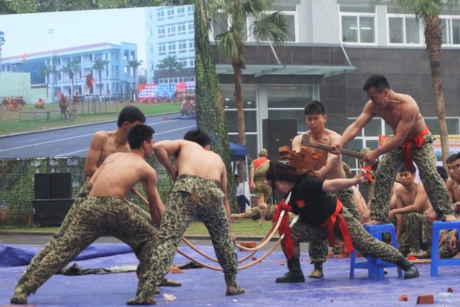 Nữ Đặc công Việt Nam phô diễn nội công tuyệt đỉnh - ảnh 2