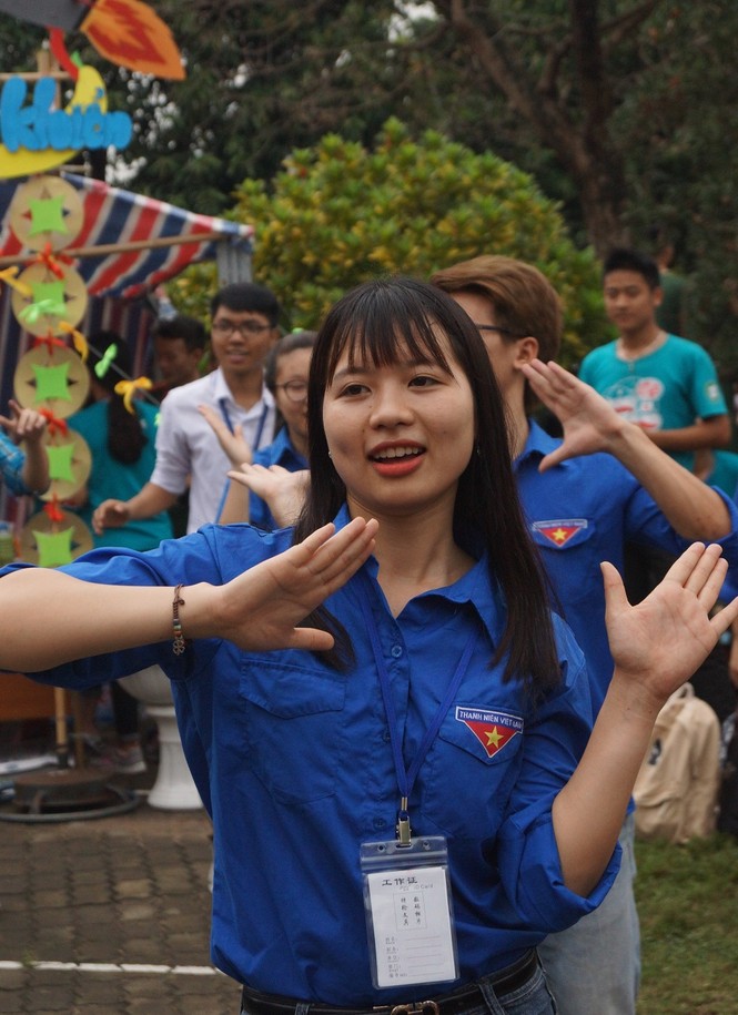 Rộn ràng ngày hội việc làm sinh viên năm 2017 - ảnh 3
