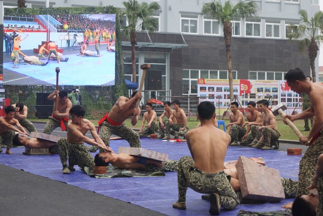 Nữ Đặc công Việt Nam phô diễn nội công tuyệt đỉnh - ảnh 8