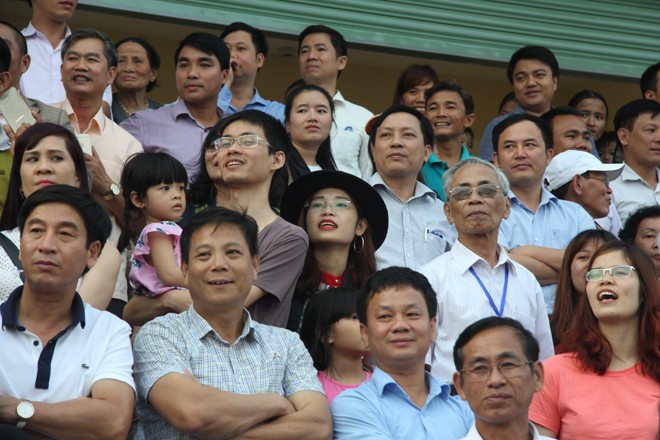 Mục kích đua chó tại bãi biển Xuân Thành - ảnh 4