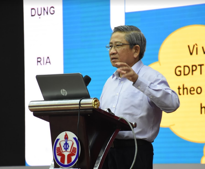 Phụ huynh nói 'đau lòng khi phải cho con đi học nước ngoài' - ảnh 1