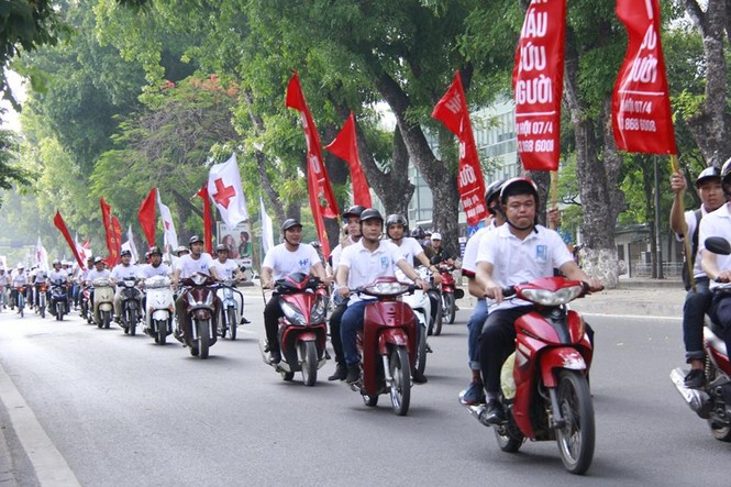 Tình nguyện viên từ Iran sang Việt Nam đạp xe kêu gọi hiến máu - ảnh 1
