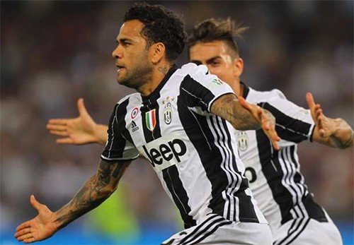 Dani Alves đồng ý hợp đồng hai năm với Man City - ảnh 1