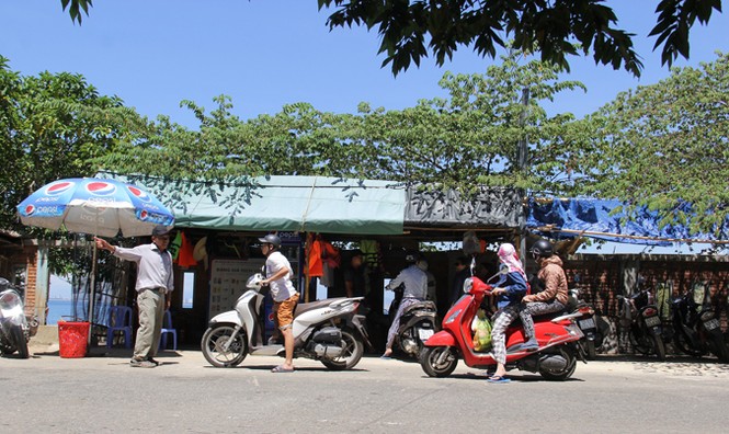 Người dân Đà Nẵng ùn ùn kéo về Sơn Trà tránh nóng - ảnh 7