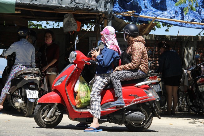 Người dân Đà Nẵng ùn ùn kéo về Sơn Trà tránh nóng - ảnh 8