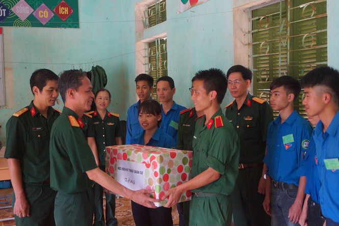 Tri ân người có công, giúp dân xây dựng nông thôn mới - ảnh 5