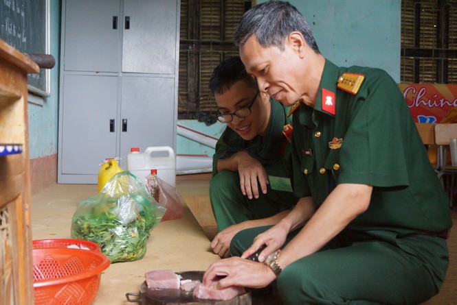Tri ân người có công, giúp dân xây dựng nông thôn mới - ảnh 6