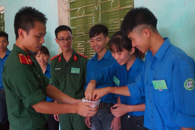 Tri ân người có công, giúp dân xây dựng nông thôn mới - ảnh 7