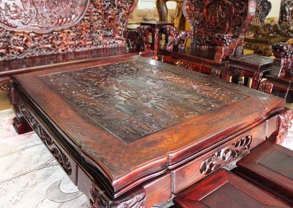 Đại gia Hà Nội 'tậu' bộ bàn ghế gỗ trắc nặng gần 10 tấn - ảnh 3