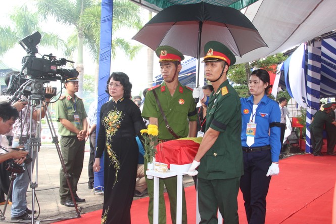 Rưng rưng lễ truy điệu 72 liệt sĩ hy sinh tại sân bay Biên Hòa - ảnh 8