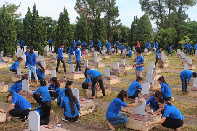 Làm đẹp Nghĩa trang Liệt sĩ Việt - Lào - ảnh 1