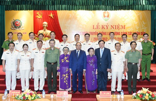 Thủ tướng dự kỷ niệm 55 năm Ngày truyền thống lực lượng CSND - ảnh 3