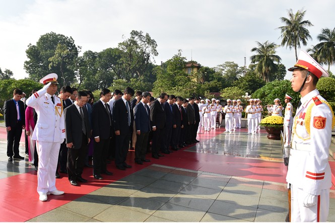 Lãnh đạo Đảng, Nhà nước dâng hương tưởng niệm các anh hùng liệt sĩ - ảnh 5