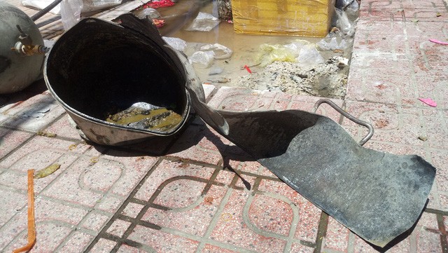 Bình khí phát nổ khi bơm bóng, một phụ nữ bị hất văng nhiều mét - ảnh 1