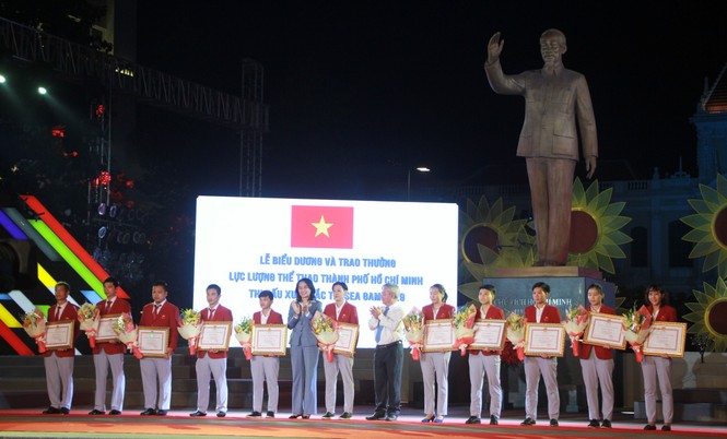 TP. HCM tuyên dương các vận động viên tiêu biểu SEA Games 29 - ảnh 7