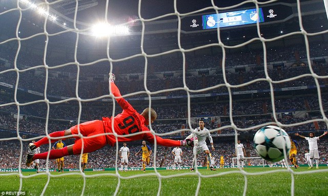Ronaldo lập cú đúp, Real thắng lớn ở Champions League - ảnh 1