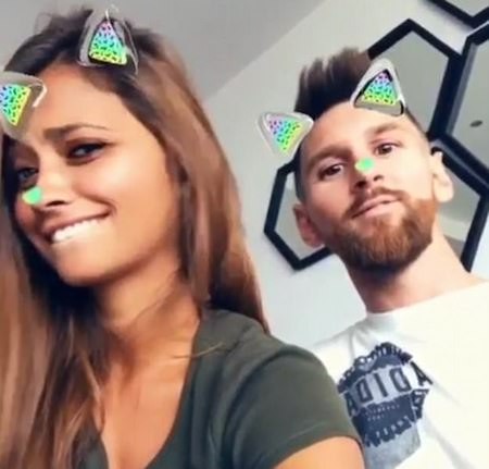 Vợ chồng Messi tình tứ gây sốt trên mạng - ảnh 3