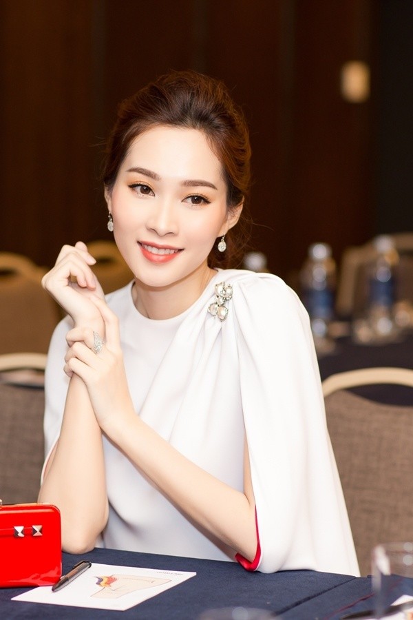 Hoa hậu Thu Thảo rạng rỡ dự sự kiện trước khi cưới - ảnh 5