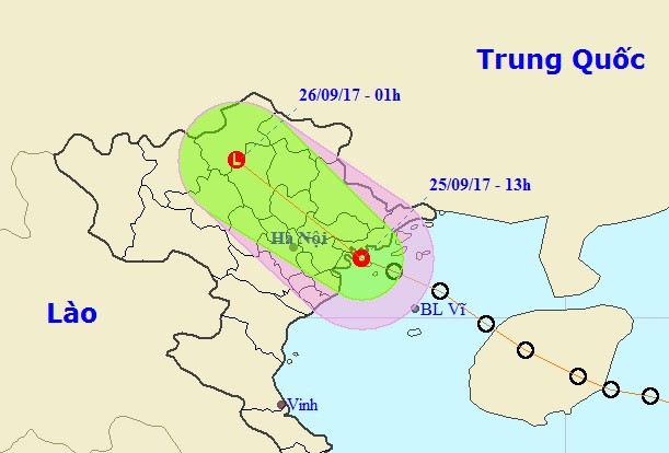 Áp thấp nhiệt đới đổ bộ đất liền, Hà Nội mưa lớn - ảnh 1
