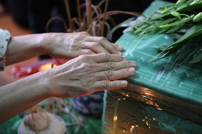 Khóc nghẹn tiễn đưa nhà báo Đinh Hữu Dư - ảnh 22