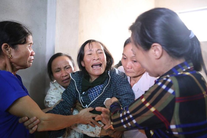 Khóc nghẹn tiễn đưa nhà báo Đinh Hữu Dư - ảnh 24