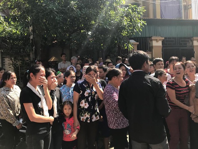 Khóc nghẹn tiễn đưa nhà báo Đinh Hữu Dư - ảnh 2