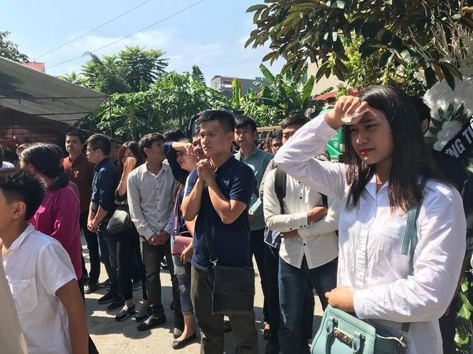 Khóc nghẹn tiễn đưa nhà báo Đinh Hữu Dư - ảnh 3