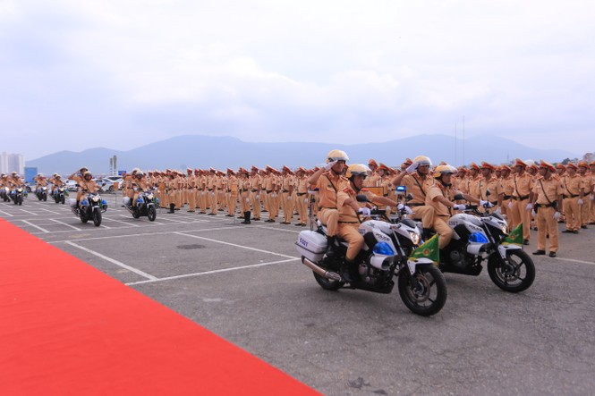 Gần 1.000 cảnh sát giao thông ra quân bảo vệ APEC - ảnh 1