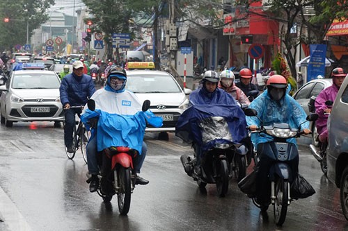 Thời tiết ngày 19/10: Trung Bộ và Nam Bộ mưa lớn, miền Bắc ấm dần - ảnh 1