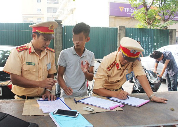 CSGT thành phố Vinh nói gì về việc 'cải trang' khi tuần tra? - ảnh 3