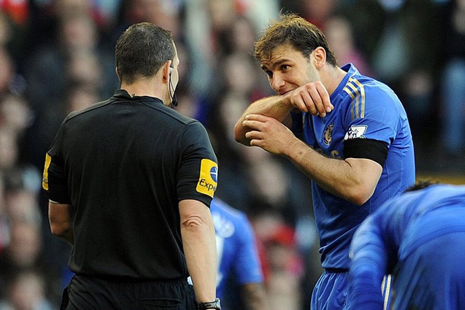 V.League tái hiện vụ Suarez cắn tay Ivanovic - ảnh 5