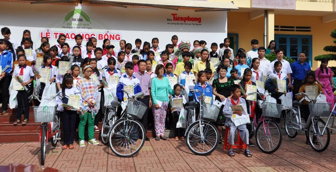 Rơi lệ trước những tấm gương vượt khó phi thường - ảnh 1