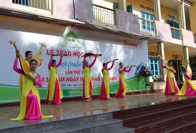 Rơi lệ trước những tấm gương vượt khó phi thường - ảnh 8