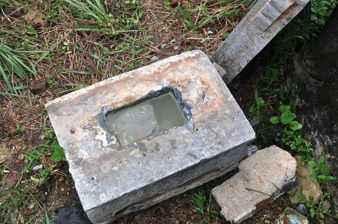 Nhà bia tại lăng mộ mẹ vua Nguyễn ở Huế vô cớ bị đào xới - ảnh 1