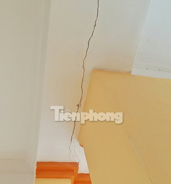 Trường 16 tỷ chưa hoàn thiện đã nứt toác - ảnh 4