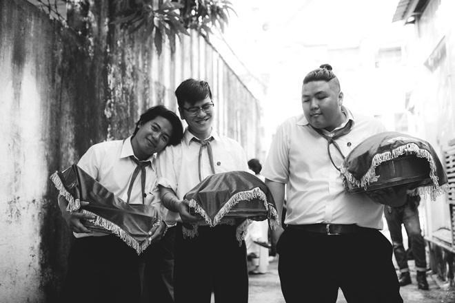 Đội hình bê tráp diện đồng phục học sinh, thắt khăn quàng đỏ gây 'bão' - ảnh 7