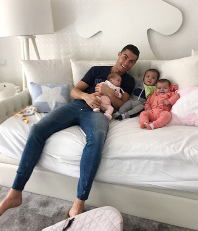 Ronaldo mở tiệc cuối năm để vinh danh... bản thân - ảnh 2